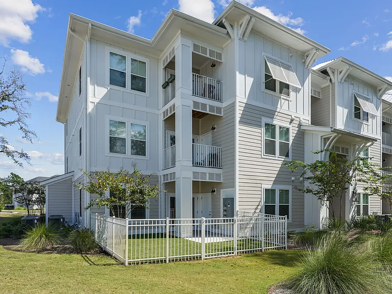 Beaumont Oaks at Porters Neck Apartments & Townhomes — Photo 56