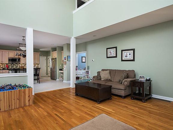 4th image of 121 Blackberry Ridge Ct