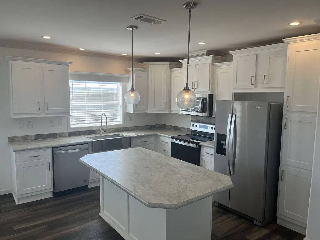 3 bed, 2.0 bath, 1372 sqft, $1,699 — Photo 2