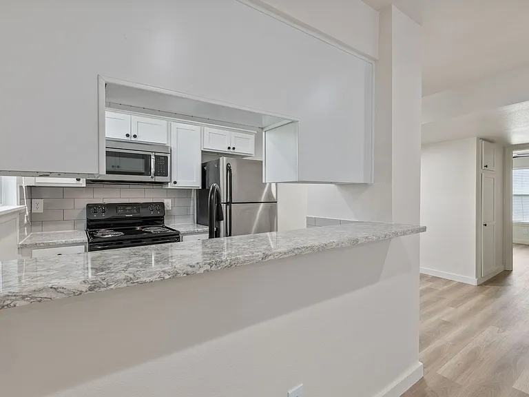 City Scene Apartments — Photo 25