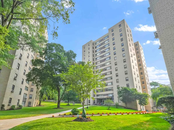 6 Fordham Hill Oval image 1 of 25