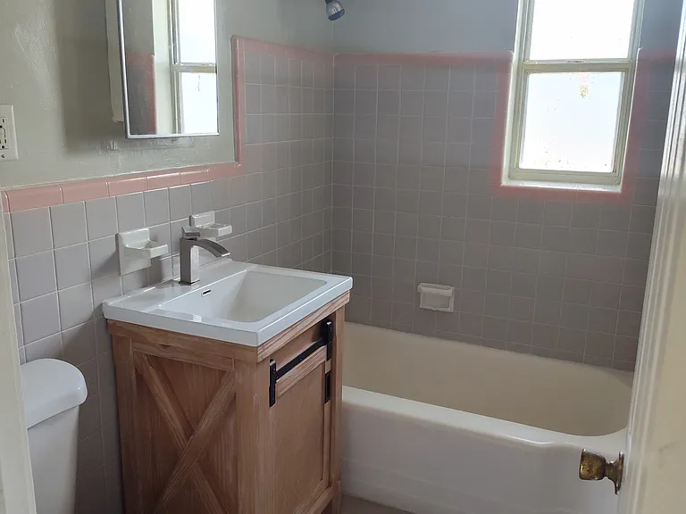 318 N Oleander Ave — Photo 8