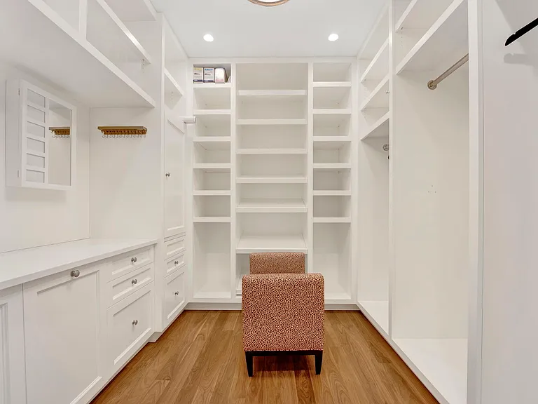 103 E Chestnut St #103 — Photo 6