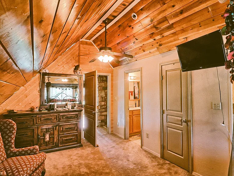 2429 Ellsworth Ave — Photo 16