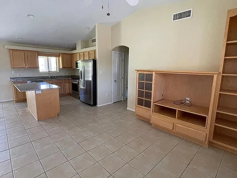 11578 E 27th Pl — Photo 2