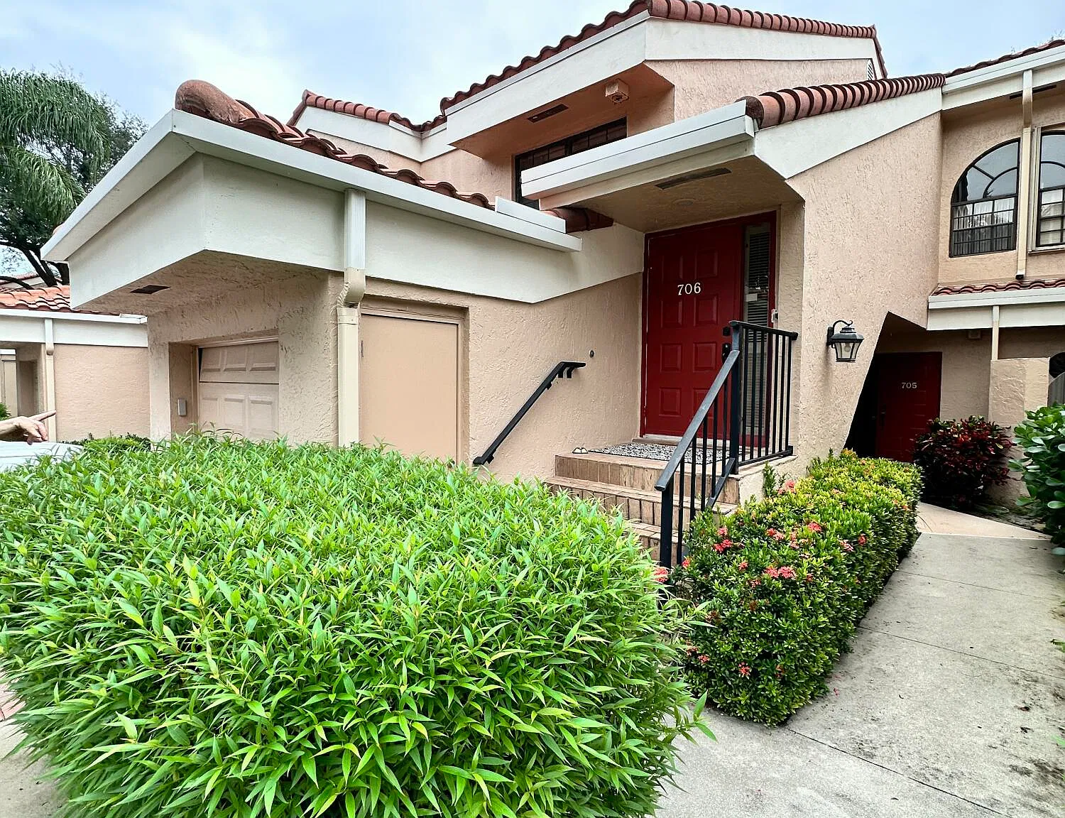 3 bed, 2.0 bath, 1347 sqft, $3,350 — Photo 1