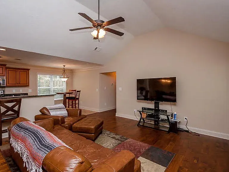 1004 Barrett Dr — Photo 7