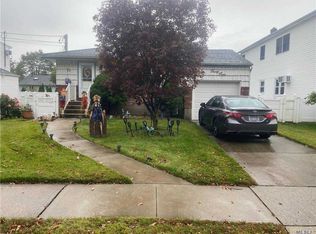 34 Penn St, Farmingdale, NY 11735