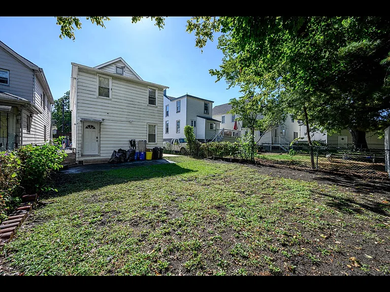 230 John St #2 — Photo 36