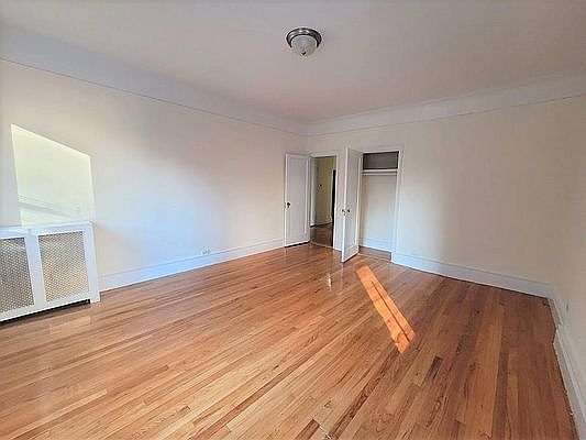 4th image of 251 W 81st St #X