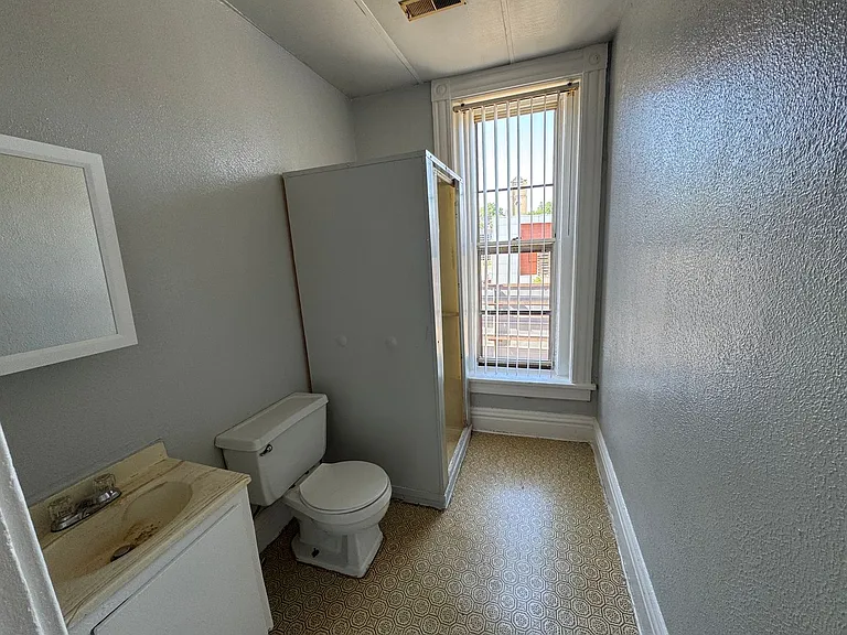432 W 3rd St #7 — Photo 3