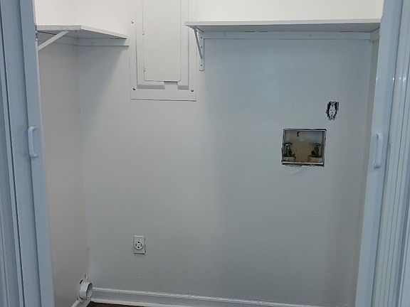 5th image of 435 Lakewood Dr SW #435