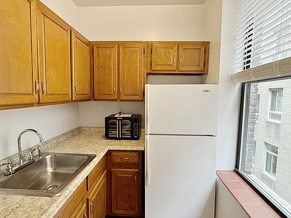 5th image of 306 W 80th St APT 5D