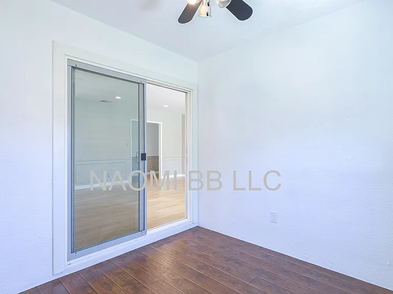 501 N Naomi St — Photo 25