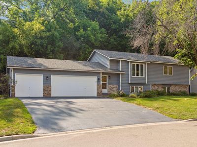 1905 Eagle Bluff Dr, Burnsville, MN, 55337