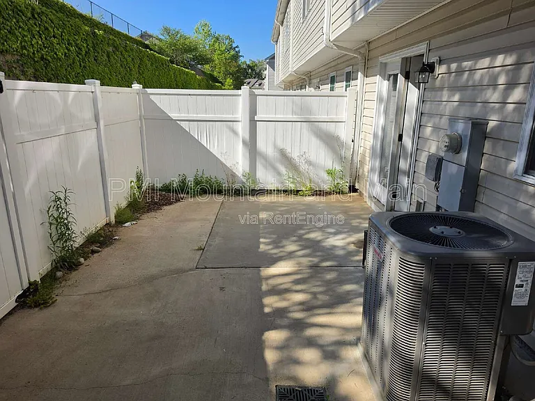 25 Barnett Shoals Dr — Photo 13