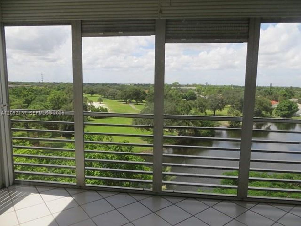 3499 Oaks Way APT 708, photo 4