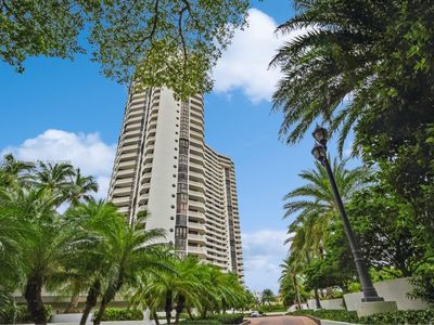 1000 W Island Blvd APT 2804, North Miami Beach, FL, 33160