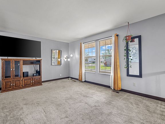3rd image of 7368 W Miriam Way S