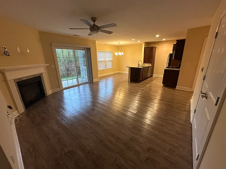 Dockside Village Apartments — Photo 60
