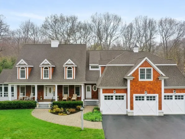 81 Pine St, Dover, MA 02030