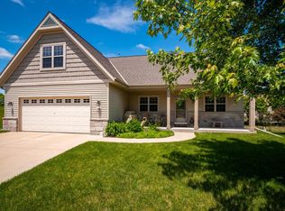 306 Richards Pl, West Bend, WI 53095