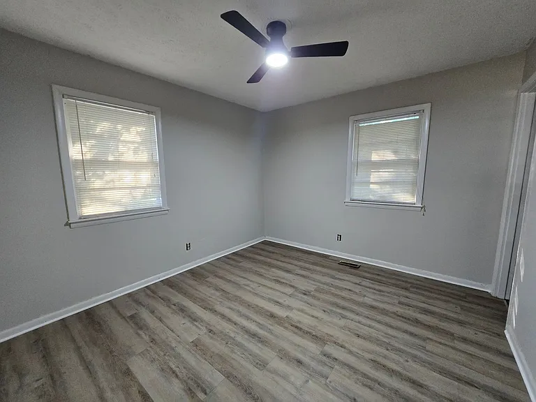 745 Rustland Dr — Photo 12