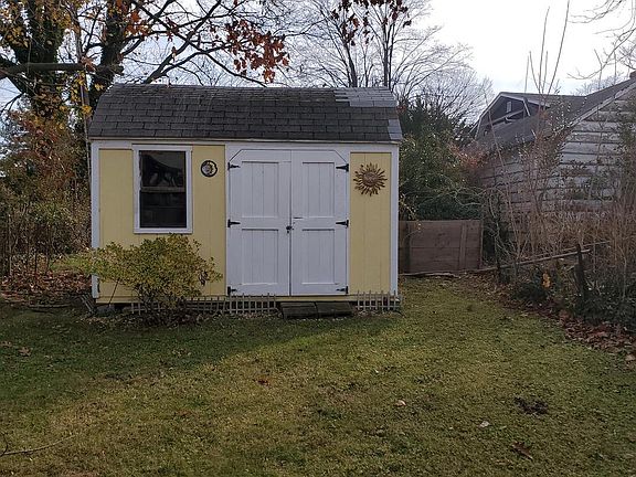 4th image of 151 West Ave