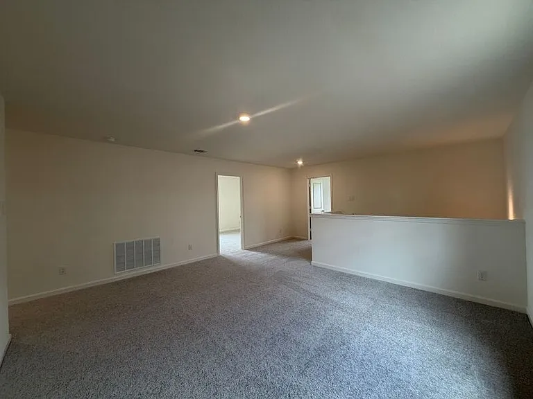 2210 Meadow Park Dr — Photo 15
