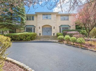 2 Field Point Dr, Holmdel, NJ 07733