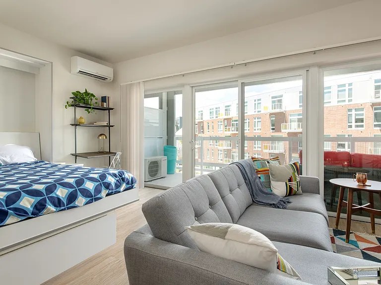 Terrace Studio - 540 SF