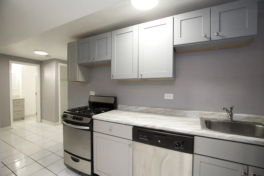 Appealing 1 Bed, 1 Bath at Racine + Montrose (Sheridan Park) — Photo 4