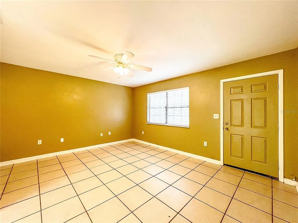3 bed, 2.0 bath, 1080 sqft, $1,600 — Photo 2