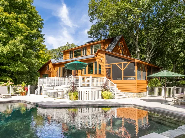 240 Lane Gate Rd, Cold Spring, NY 10516