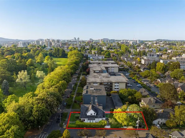 980 Heywood Ave, Victoria, BC V8V 2Y4