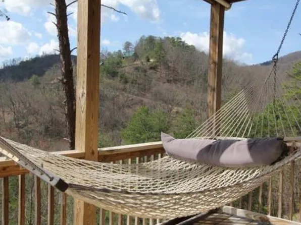 2096 Bluff Mountain Rd, Pigeon Forge, TN 37876