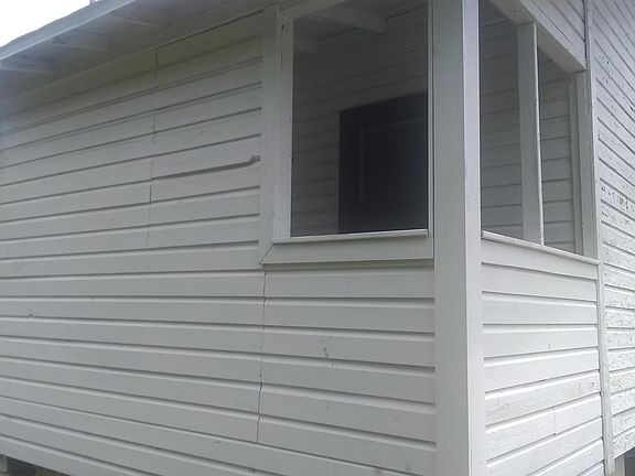 4th image of 1004 NE 8th Ave