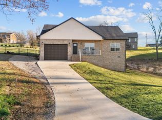 409 Commanche Trl, Seymour, TN 37865