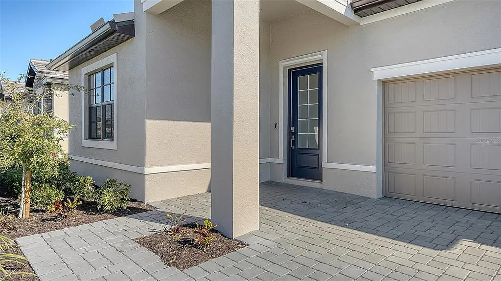 4 bed, 3.0 bath, 2800 sqft, $10,000 — Photo 4