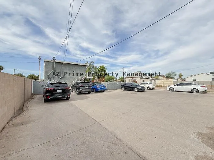 Building Photo - 909 E Roosevelt St #6