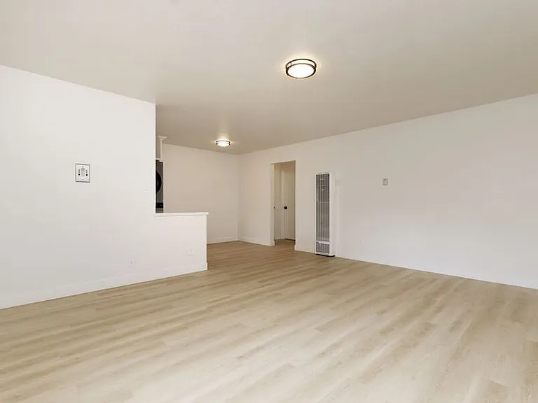 407 Vernon St — Photo 5
