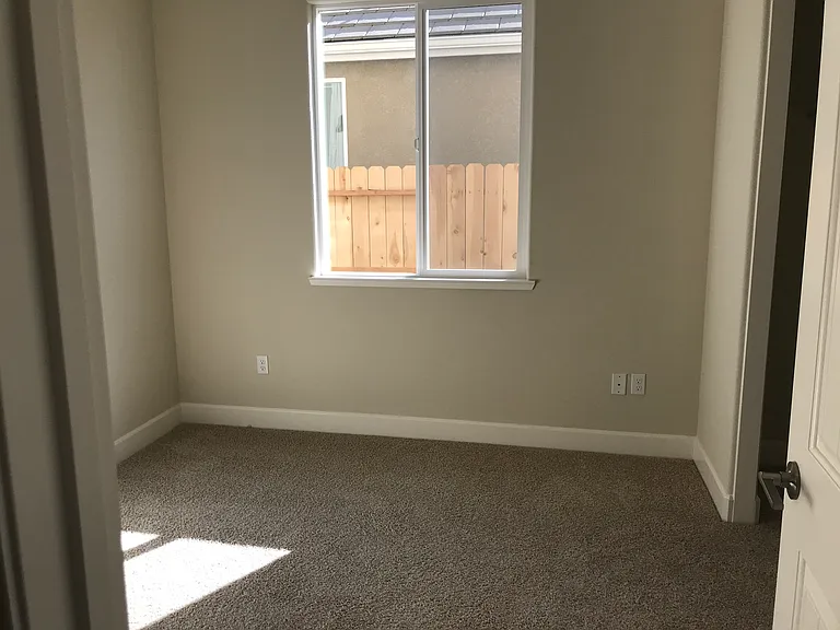1520 Castlerock Dr — Photo 7