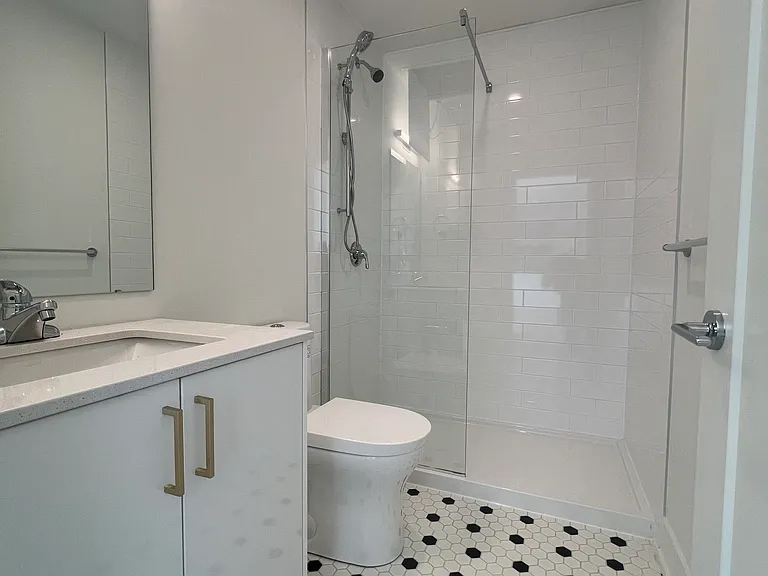 2070 Scott St — Photo 31