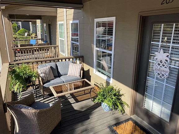 2nd image of 205 Port Laz Ln