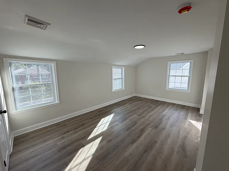 413 Evans Ave — Photo 16