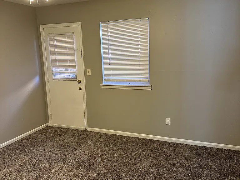 3005 Mid Dale Ln #4 — Photo 5