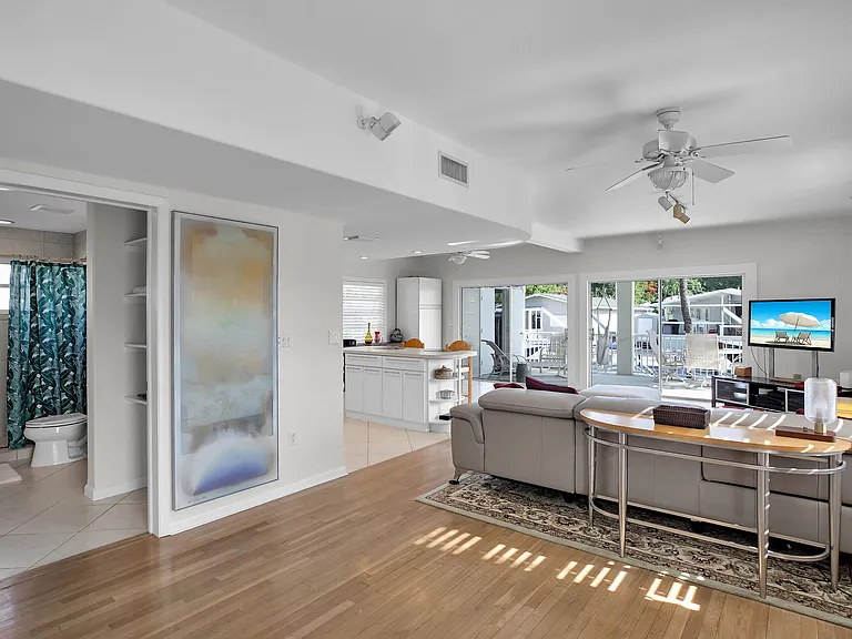 314 Loeb Ave — Photo 16