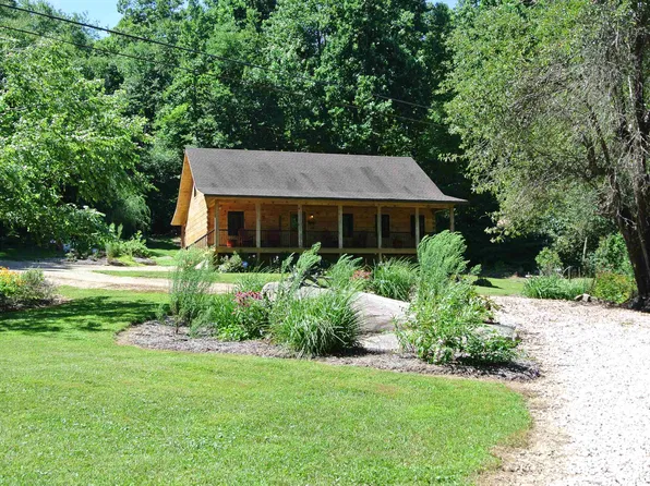 912 Love Rd, Lyndhurst, VA 22952