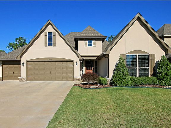3 car with large driveway