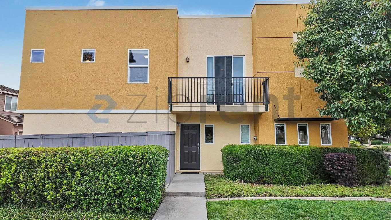 2 bed, 1311 sqft, $2,150 — Photo 3